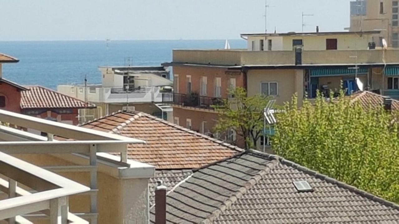 Domus Maris Viserba, Spiagge E Centro A 100 Mt, Promo Maggio Fiera Macfrut, Fieravicola, Expo Dental, Meeting Rimini Kültér fotó